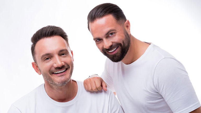 Καλοκαίρι στο «Stage By Frangelico» με τον Χρήστο Μενιδιάτη και τον Ηλία Βρεττό