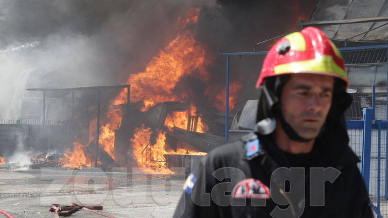 Μεγάλη πυρκαγιά σε εργοστάσιο στον Ασπρόπυργο Μεγάλη πυρκαγιά σε εργοστάσιο στον Ασπρόπυργο