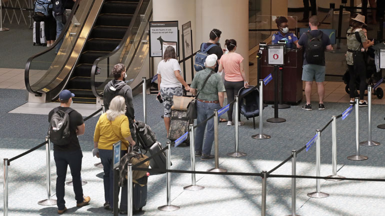 Η Σλοβακία θα επιτρέψει τα ταξίδια στην Πολωνία καθώς χαλαρώνουν οι περιορισμοί λόγω κορωνοϊού