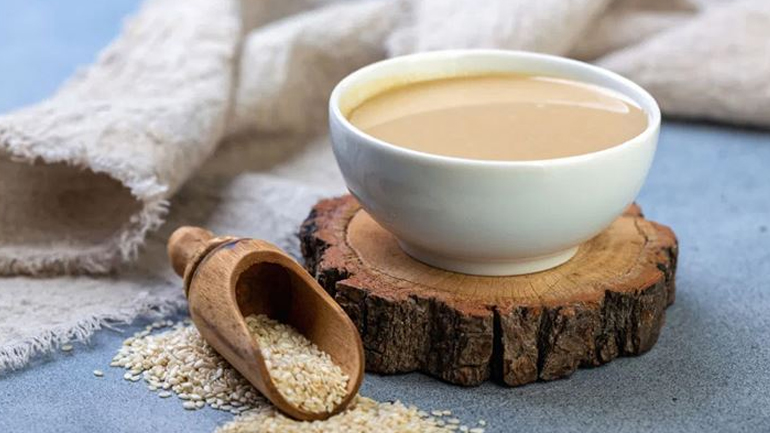 Ταχίνι: Τα απίθανα συστατικά που κρύβει μόνο μία κουταλιά