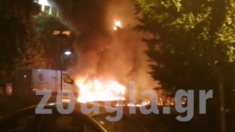 Στις φλόγες αυτοκίνητο στην Αγία Παρασκευή