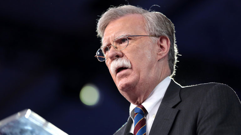 ΗΠΑ: Ομοσπονδιακό δικαστήριο επιτρέπει την κυκλοφορία του «εκρηκτικού» βιβλίου του πρώην συμβούλου Τζον Μπόλτον