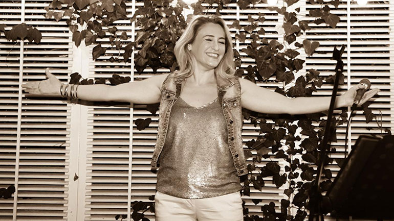 H Χρυσούλα Στεφανάκη τα Σάββατα του Ιουνίου στον ΚΗΠΟ του Royal!