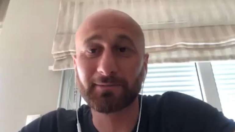 Ο Παπαδόπουλος με πρωτοβουλία της UEFA μίλησε με πρόσφυγες από τη Λέσβο