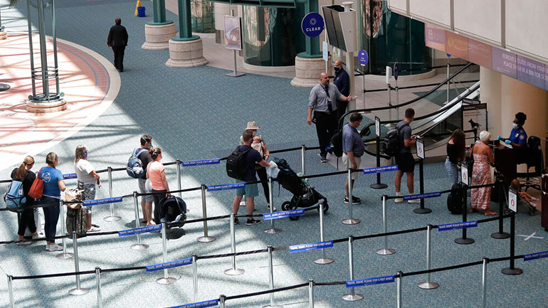 «Τέλη Σεπτεμβρίου το δεύτερο κύμα, αν εισέρχονται καθημερινά πέντε ασυμπτωματικοί τουρίστες»