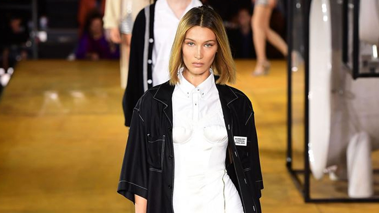 O οίκος Burberry θα παρουσιάσει το επόμενο show του σε εξωτερικό χώρο στο Λονδίνο