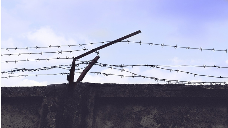 Ποινικοί δίπλα μας!