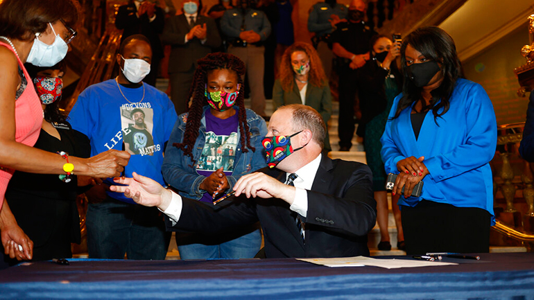 ΗΠΑ: Σχεδόν 120.000 νεκροί εξαιτίας του COVID-19