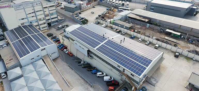 H οροφή του κτηρίου της Νικ. Ι. Θεοχαράκης στη λεωφόρο Αθηνών