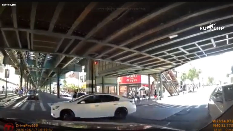 Η αφηνιασμένη πορεία ενός αυτοκινήτου στο Μπρονξ