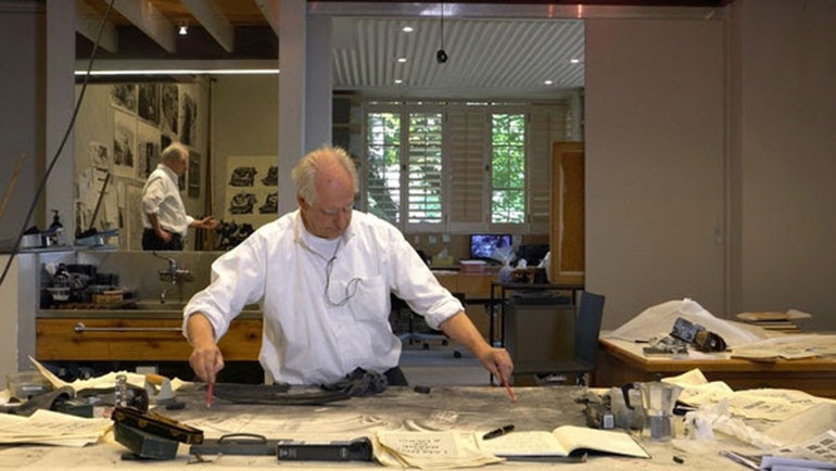 Μια συναρπαστική online περιήγηση στο εργαστήριο του κορυφαίου Νοτιοαφρικανού καλλιτέχνη, William Kentridge