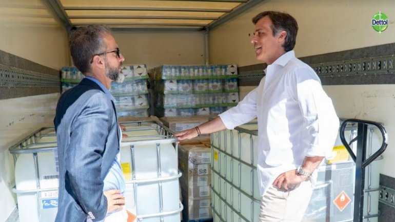 O κος Νίκος Τσακαλάκης, Πρόεδρος και Διευθύνων Σύμβουλος της RECKITT BENCKISER HELLAS HEALTHCARE A.E και ο κος Παναγιώτης Αρκουμανέας, Πρόεδρος του ΕΟΔΥ