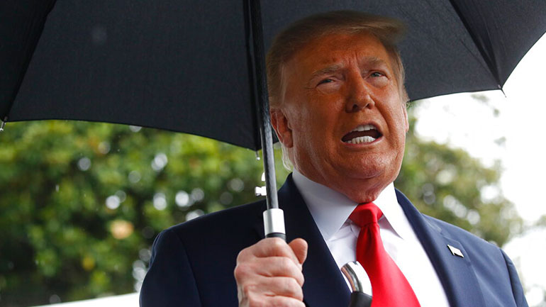 ΗΠΑ: «Διαδηλωτές και fake news ευθύνονται για τη μικρή συμμετοχή στην προεκλογική συγκέντρωση του Τραμπ»