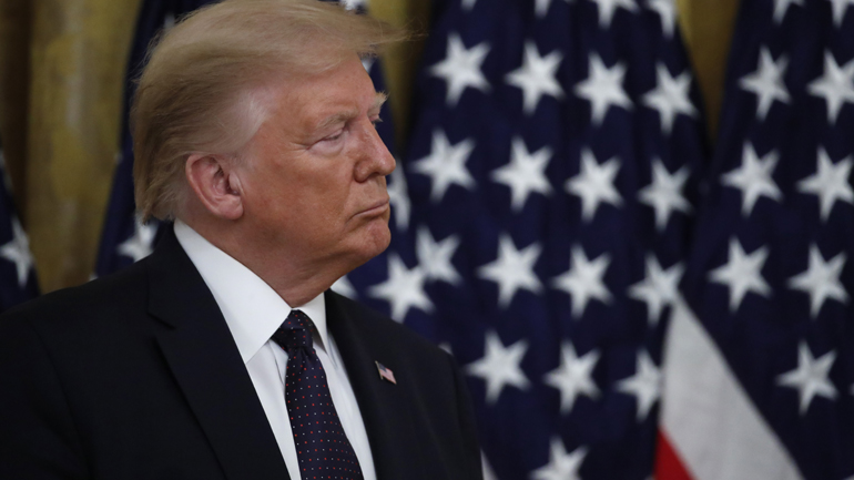 Ο Τραμπ παρατείνει την «παύση» της μετανάστευσης προς τις ΗΠΑ έως το τέλος του έτους