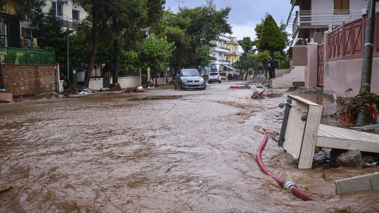 Φταίει μόνο η γραφειοκρατία;
