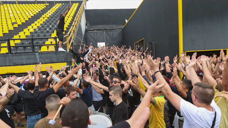 Στο «Κλεάνθης Βικελίδης» οι οπαδοί του Άρη – «Ντόπαραν» ψυχολογικά την ομάδα τους εν όψει ΑΕΚ