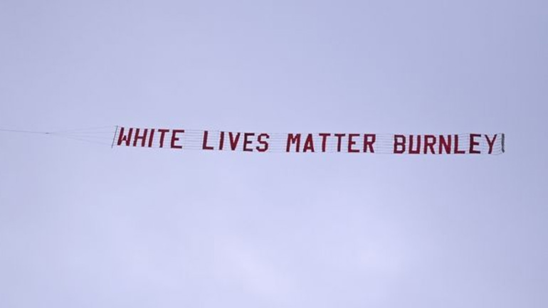 Μάντσεστερ Σίτι – Μπέρνλι: Αεροπλάνο με ρατσιστικό πανό πάνω από το γήπεδο!