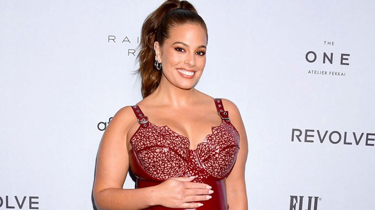Η Ashley Graham έσπασε το δόντι της με ένα μπισκότο βρώμης