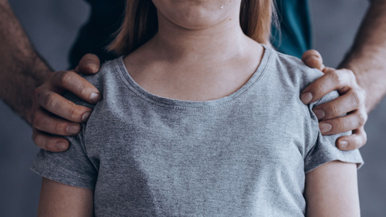 Κρήτη: Ομόφωνα ένοχος ο πατέρας που βίαζε την κόρη του