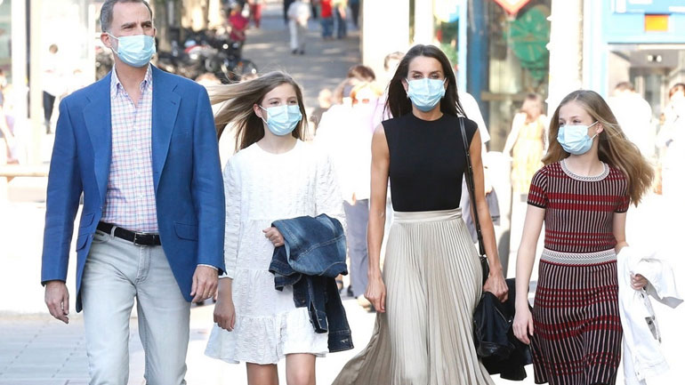 To look της βασίλισσας Letizia που πρέπει να αντιγράψετε για τις καλοκαιρινές σας εμφανίσεις