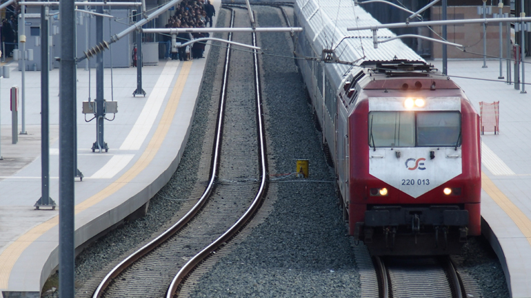 Καθυστερήσεις σε τρεις αμαξοστοιχίες στη Θεσσαλονίκη λόγω πυρκαγιάς και κακοκαιρίας