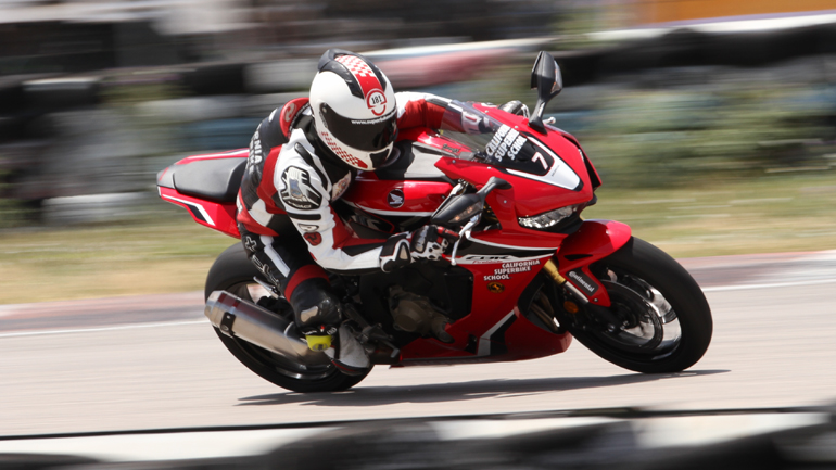 California Superbike School: Ένα Ride Day «πριν φύγετε για διακοπές» California Superbike School: Ένα Ride Day «πριν φύγετε για διακοπές»