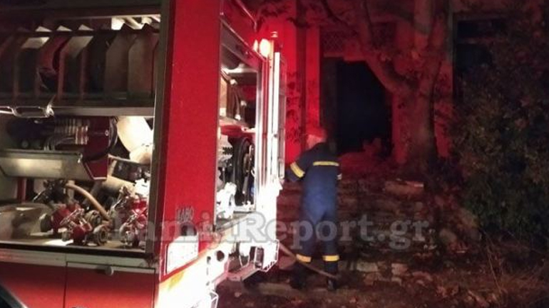 Πυρκαγιά σε εγκαταλελειμμένο ξενοδοχείο στα Καμένα Βούρλα