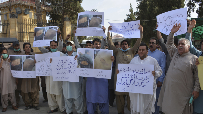 Πακιστάν: Βασανίστηκαν δύο δημοσιογράφοι επειδή αποκάλυψαν τις ανθυγιεινές συνθήκες σε χώρο καραντίνας