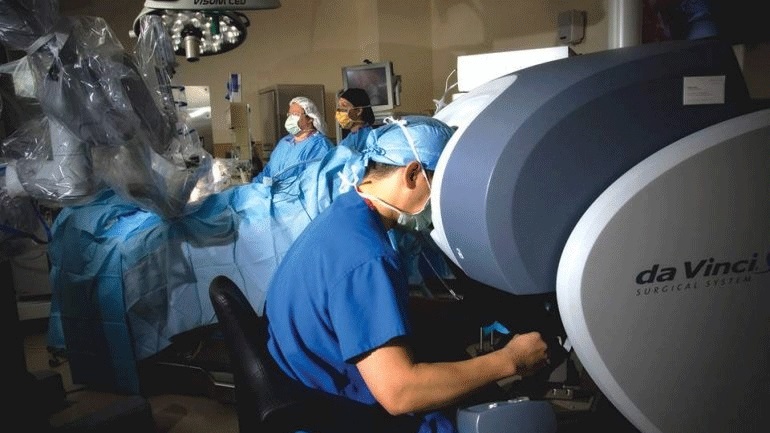 Πρωτοποριακές e-TEP ρομποτικές επεμβάσεις κήλης με το σύστημα da Vinci στο Metropolitan Hospital