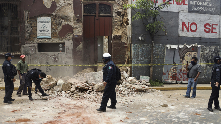 Τουλάχιστον πέντε νεκροί από τον ισχυρό σεισμό 7,4R στο Μεξικό