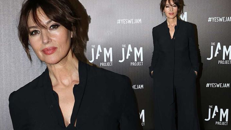 Monica Bellucci: Με total black look στην πρώτη της εμφάνιση μετά το lockdown