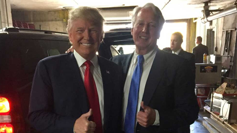 ΗΠΑ: Στη Δικαιοσύνη προσέφυγε ο αδελφός του Τραμπ για να εμποδίσει τη δημοσίευση βιβλίου για την οικογένεια