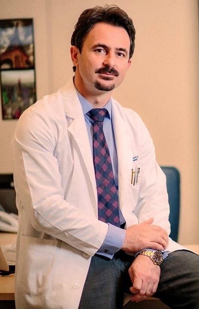 Δρ. Διαμαντής Ε. Θωμάς, M.D. Ph.D. F.A.C.S., ειδικός στη Λαπαροσκοπική Ρομποτική Ογκολογική Χειρουργική, Διευθυντής Γενικός Χειρουργός στο Metropolitan Hospital.