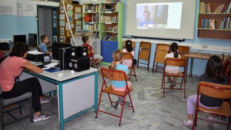 «Ζήσε Αθλητικά»: Τηλεπισκέψεις Κακλαμανάκη και Νιαγκουάρα σε σχολεία των Χανίων και της Λήμνου