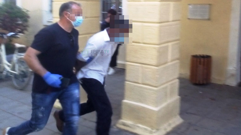 Ξυλοδαρμός 83χρονης: Το κατώφλι του Δικαστικού Μεγάρου Πρέβεζας πέρασε ο 40χρονος