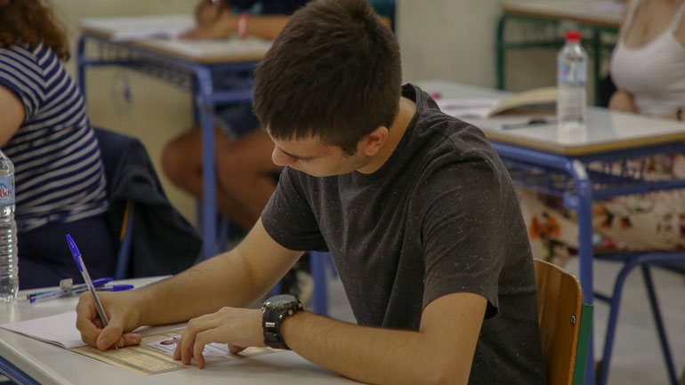 Πανελλαδικές εξετάσεις: Τα θέματα στα οποία εξετάζονται οι υποψήφιοι των ΓΕΛ