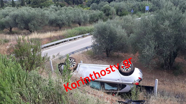 Τροχαίο στην εθνική Κορίνθου – Πατρών: Aυτοκίνητο ανετράπη και κατέληξε σε χωράφι