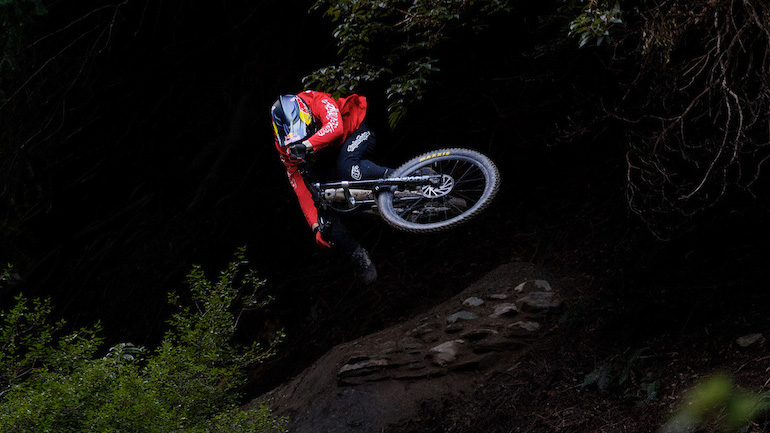 ‘Elude’ Νέο βίντεο με τον Semenuk