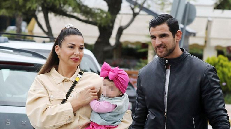 Πρόβα νυφικού για την Ελένη Χατζίδου