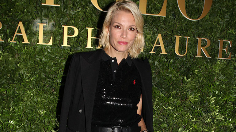 H Βίκυ Καγιά ποζάρει με τον Γιώργο Καράβα στα παρασκήνια του GNTM 3