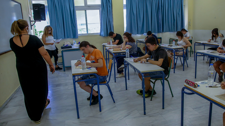 Πανελλαδικές: Εκτός ύλης ένα θέμα στη Χημεία