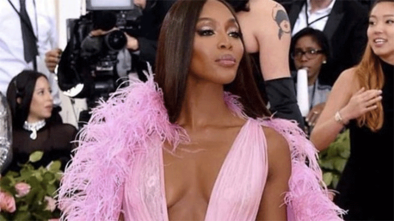 Η Ναόμι Κάμπελ ξεκίνησε εκ νέου τη σειρά «No Filter With Naomi»