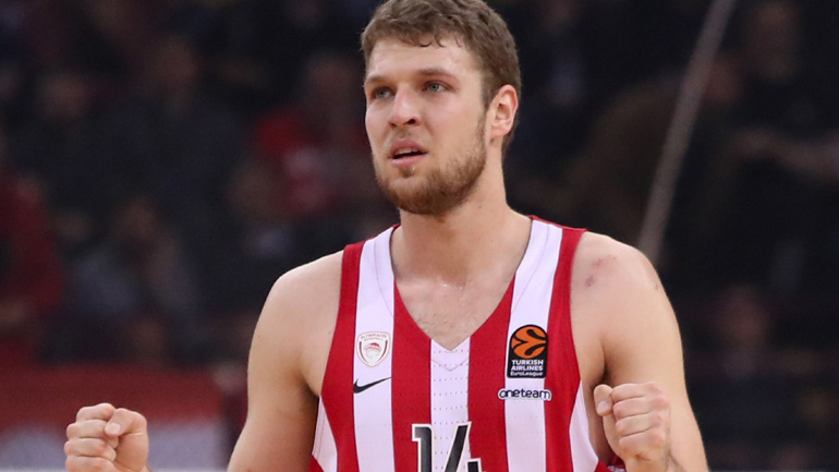 Πατέρας Βεζένκοφ: «Θέμα χρόνου να υπογράψει νέο συμβόλαιο με τον Ολυμπιακό ο Αλέξανδρος»