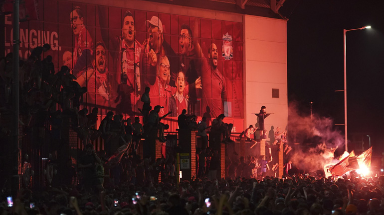 Κόκκινο πάρτι τίτλου στο «Άνφιλντ»