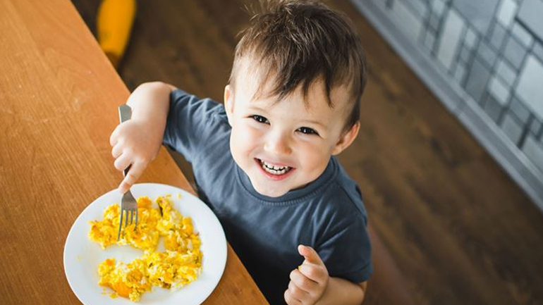 Πόσα αβγά μπορούν να τρώνε τα μικρά παιδιά;