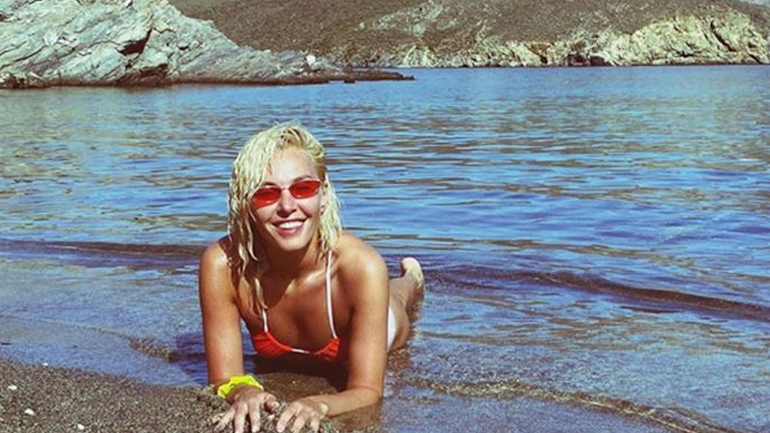 Τάμτα: Ξεκίνησε τις καλοκαιρινές της διακοπές από τα νησιά των Κυκλάδων!