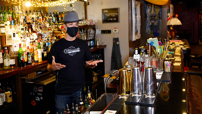  Ζυρίχη: Σε καραντίνα 300 θαμώνες ενός κλαμπ μετά από διάγνωση 6 κρουσμάτων