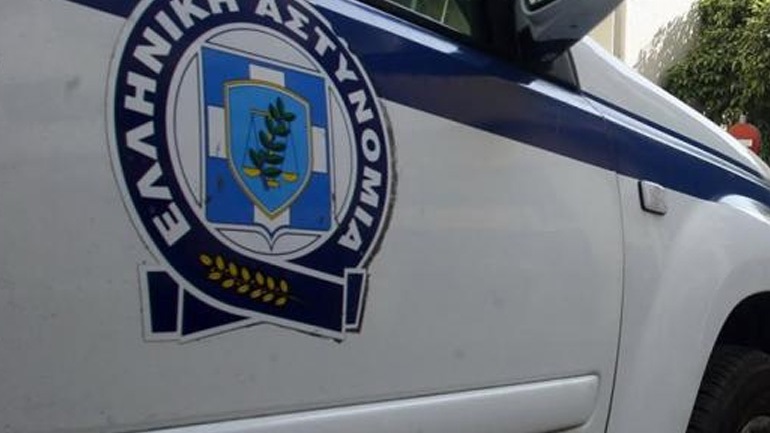 Επίθεση αγνώστων σε καταστήματα και μηχανήματα ΑΤΜ στην Ερμού