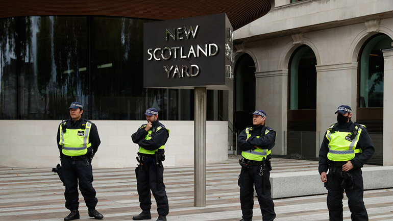 Λονδίνο: Έφοδοι της αστυνομίας σε παράνομα πάρτι – Κατασχέθηκαν όπλα