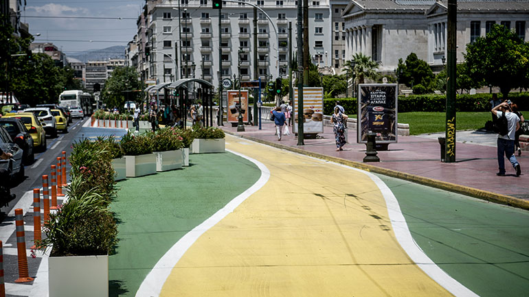 Ξηλώνουν τις στάσεις στο Σύνταγμα για τον Μεγάλο Περίπατο